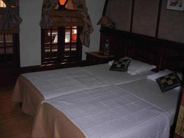 Houseboat Experiences by Carnival Tours