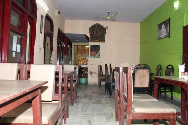Hotel Raj Bed & Breakfast