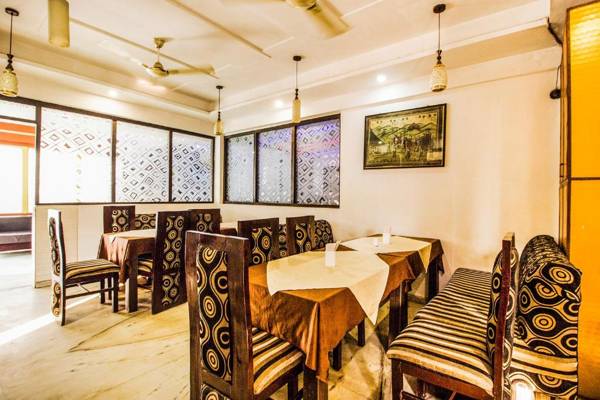 FabHotel Alpine Tajganj