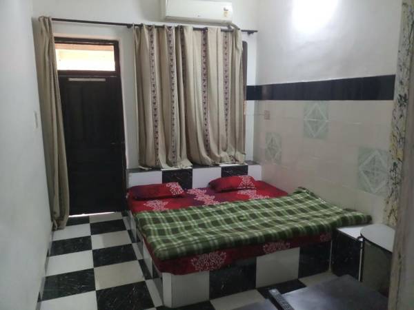 Sai Palace Walking Distance From TajMahal