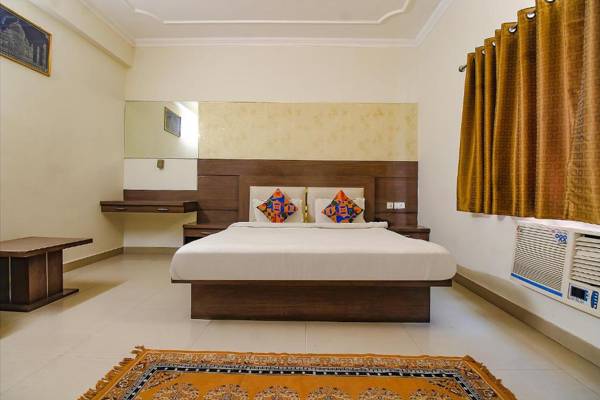 FabHotel Maniram Palace