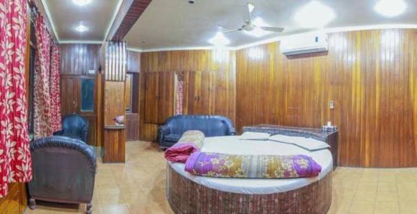 Deluxe stay near the epic Tajmahal