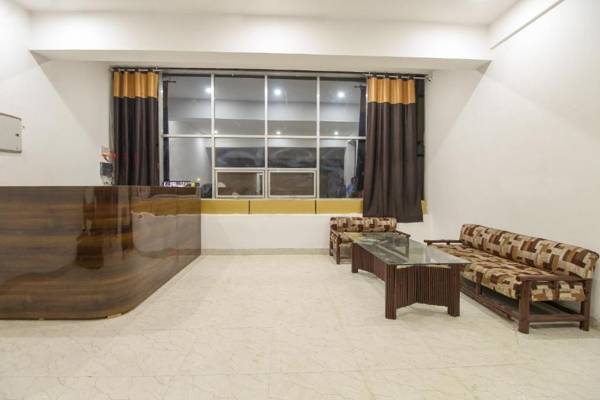 OYO 65072 Hotel JS Plaza