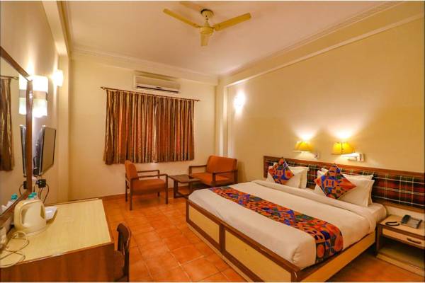 FabHotel Crystal Kant