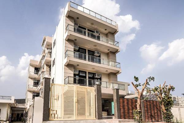 OYO 19536 New Apple Pie