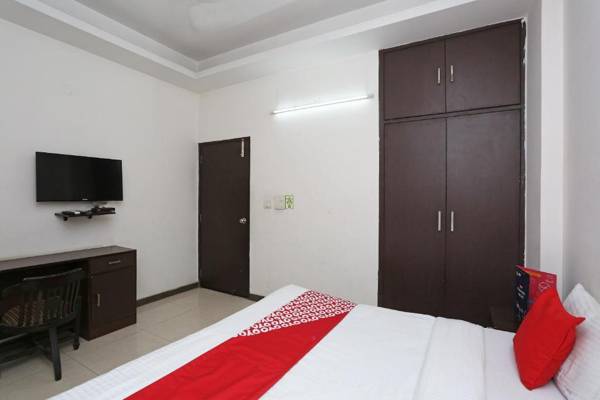 OYO 14015 Diamond Stays