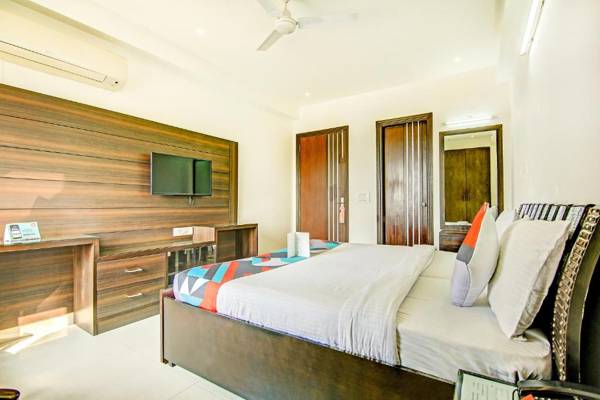 FabExpress Hemkunt Residency Noida - Fully Vaccinated Staff