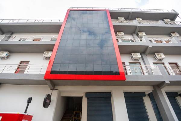 OYO Townhouse 75987 Sector 30