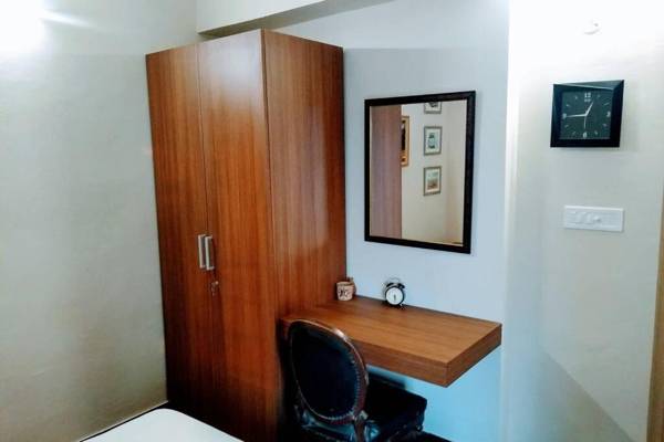Workspace - Luxurious Entire Suites/Studio Apt nearDelhi Noida