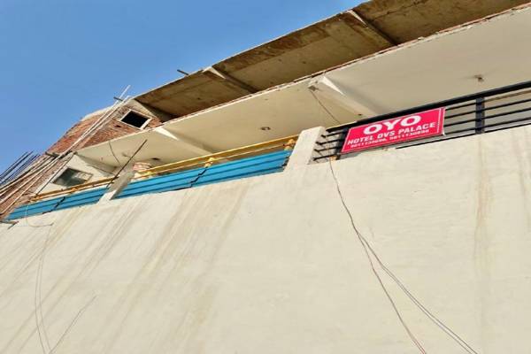 OYO 80670 Dvs Palace