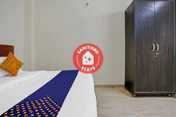 SPOT ON 81949 The Silver Golden Stay