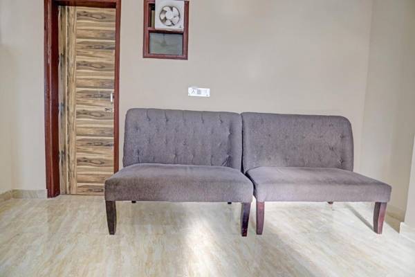 SPOT ON 81949 The Silver Golden Stay