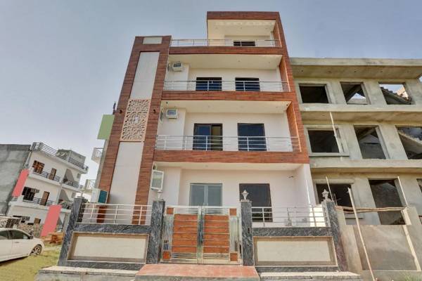 Collection O 83354 Raksha Inn