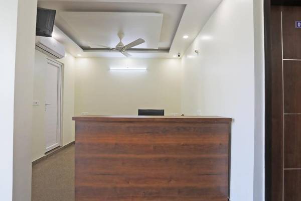 Collection O 83354 Raksha Inn