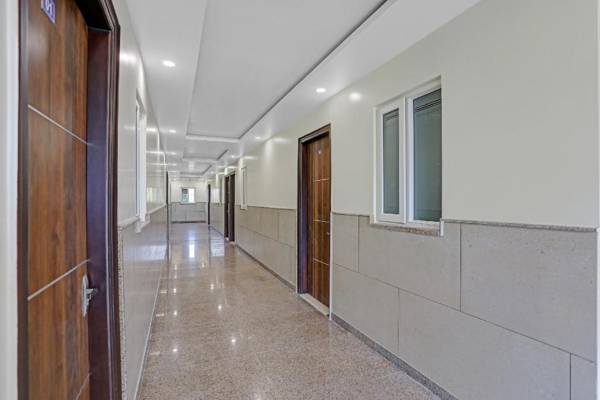 Collection O 83354 Raksha Inn