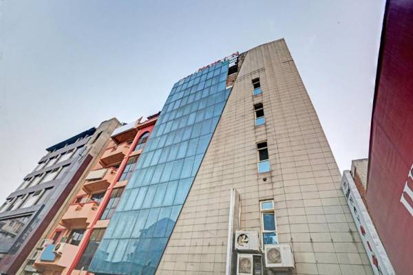 Townhouse 758 Hotel Maya Inn