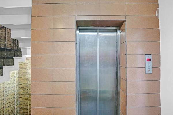 Townhouse 758 Hotel Maya Inn