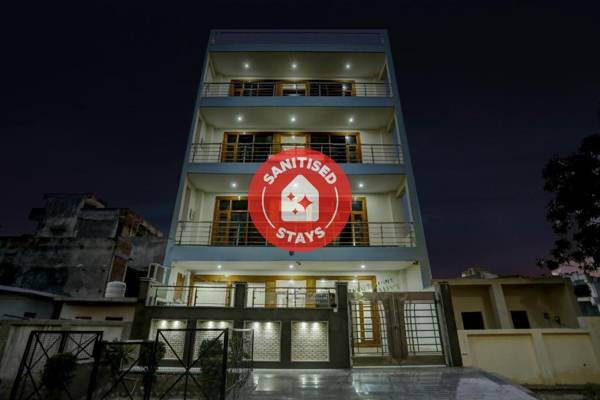 OYO Townhouse 860 Hotel Noida Inn