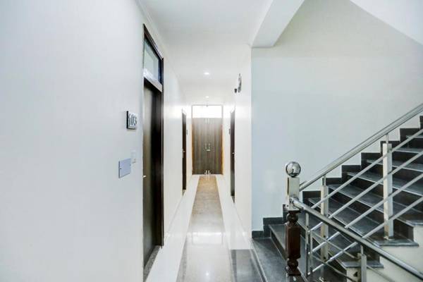 OYO Townhouse 860 Hotel Noida Inn