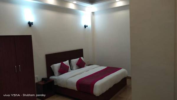 HOTEL NOIDA GRAND