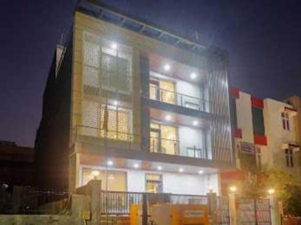 Collection O 93220 Hotel Relax Inn