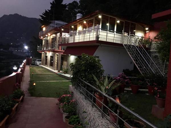 Lake Pleasant Cottage