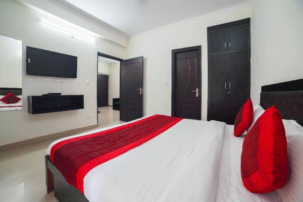 OYO 48406 Hotel Dark Clouds