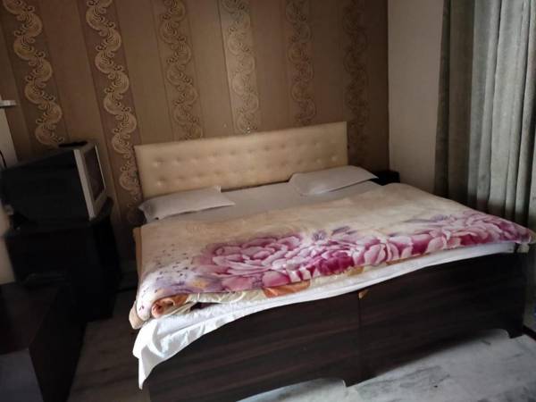 Goroomgo Shah Guest House Nainital