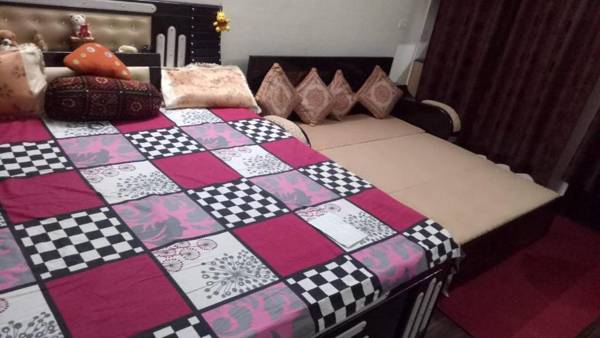 OYO HOME 87523 Naini Homes