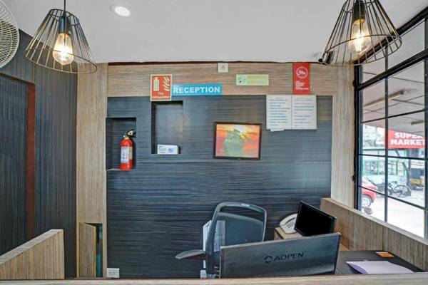 SPOT ON 80985 Metro Residency