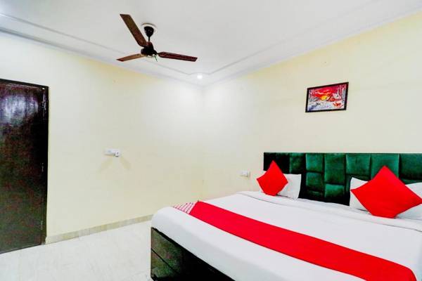 OYO 75810 Ronak Hotel