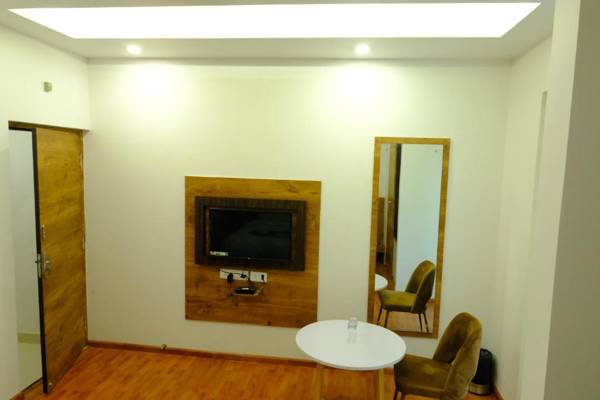 Hotel Girija Sunrise