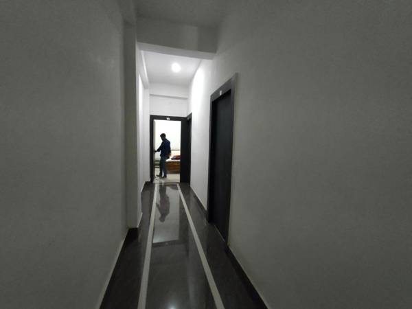 SPOT ON 87675 Hotel Meera Dham