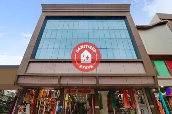 OYO 48685 Hotel Royal