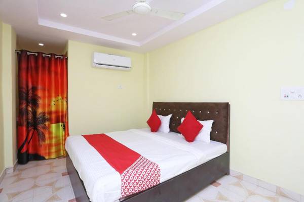 OYO 36667 Hotel Manoj