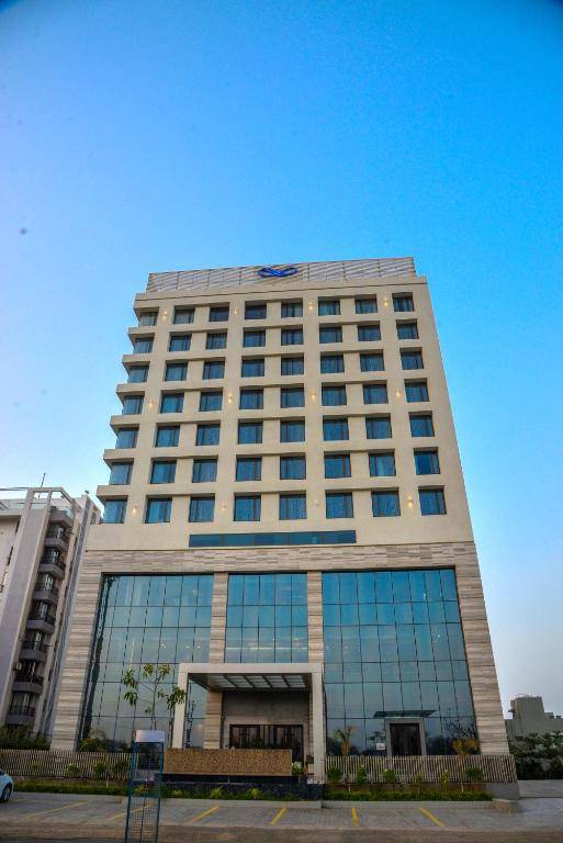 EFCEE Sarovar Portico