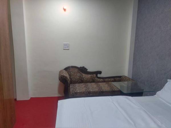 OYO 92205 Kasturi Inn