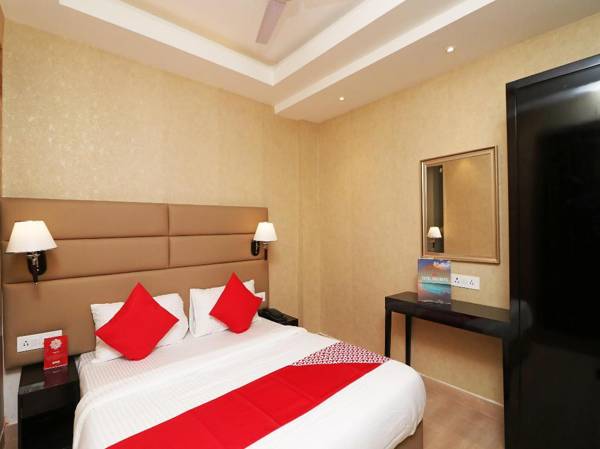 Capital O 22906 Hotel Riash
