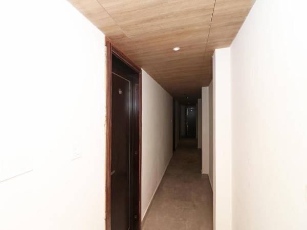 Capital O 22906 Hotel Riash