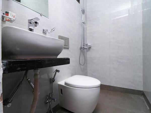 Capital O 22906 Hotel Riash
