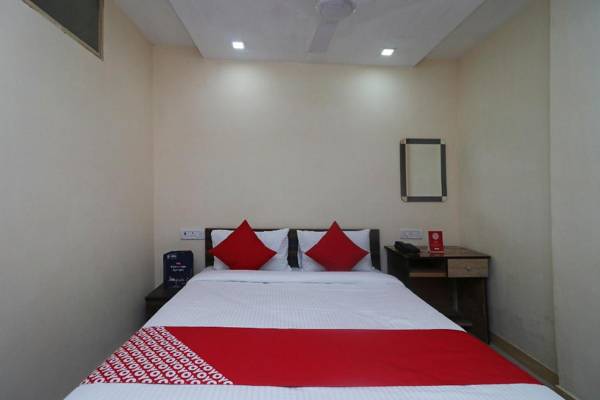 Vaccinated Staff - OYO 47555 Abhinandan Stay House