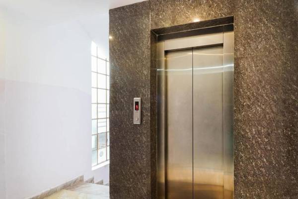 Capital O 49024 Aryavart Hotel