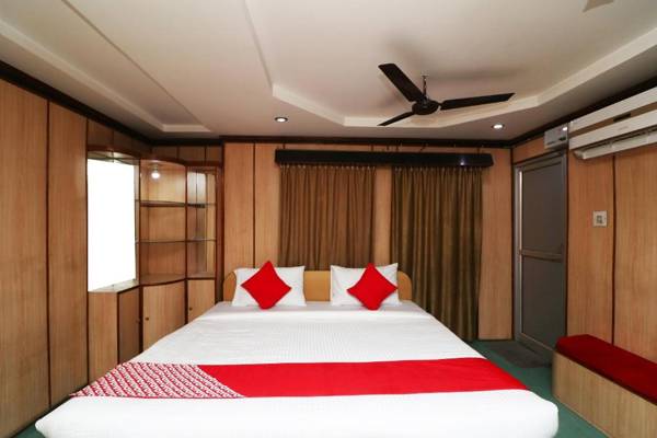 OYO Flagship 30893 Hotel Bob's