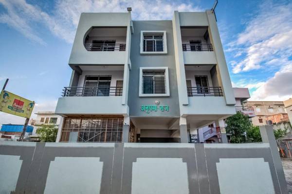 SPOT ON 49185 Hotel Rakesh International