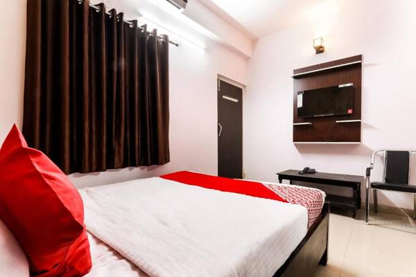 OYO 77096 Hudco Grand