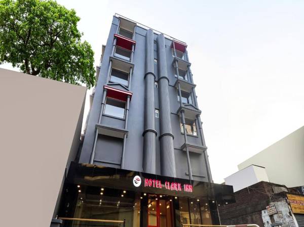 OYO 79957 Oyo Townhouse 411 Hotel Clark Inn