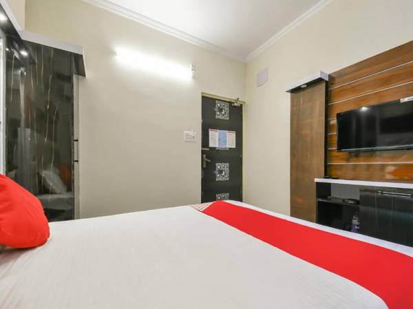 OYO 79796 Hotel Royal Inn