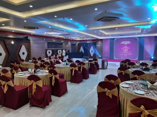 The Red Velvet Hotel Samarpan Patna