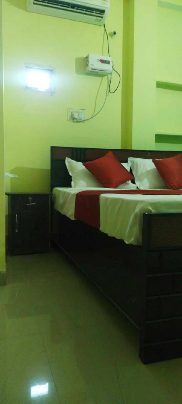 SPOT ON 92358 Hotel Royal Garden