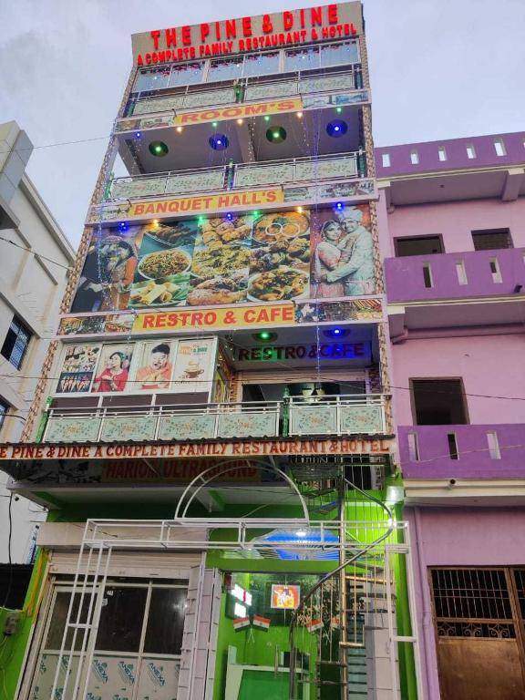 OYO 93190 The Pine & Dine